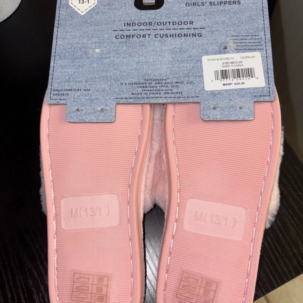 New Aeropostale kids Pink‎ Indoor or Outdoor Slippers